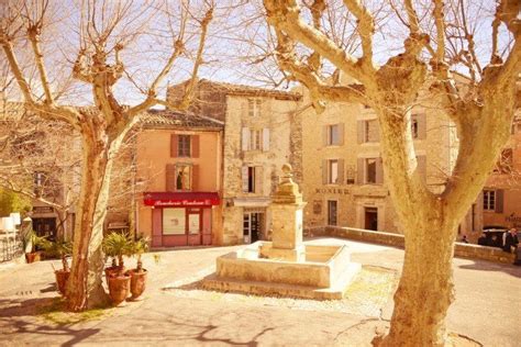 A Guide to Beautiful Villages in Provence, France - Photogenic + Historic