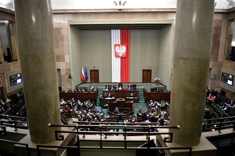 Sejm przyjął poprawki do ustawy o pomocy Ukraińcom Nie będzie sklepów