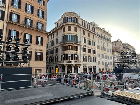 Roma Maxi Furto Nella Boutique Di Valentino A Piazza Di Spagna Radio