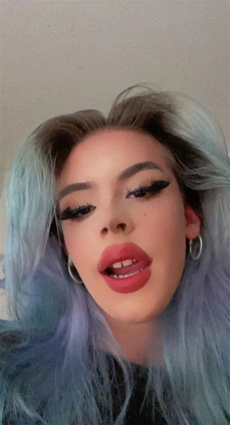 The Classic Nude Lip And Liner Is Just Always Pretty To Me Scrolller