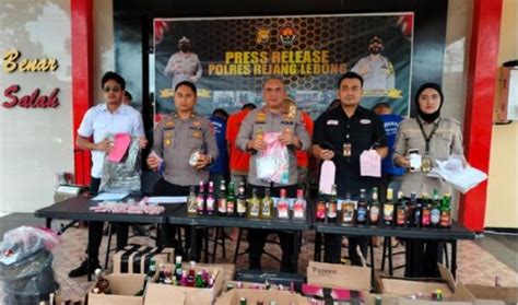 Polres Rejang Lebong Sita Ribuan Botol Miras 7 Pelaku Diamankan