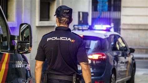 La Policía Nacional Detiene A Un Joven Por Quemar La Bandera De España En Murcia