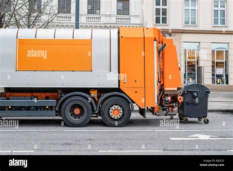 Camion Raccolta Rifiuti Urbani Immagini E Fotos Stock Alamy