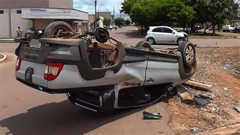 Carro Capota Ap S Colis O Outro E Motorista Fica Ferido Em Sinop