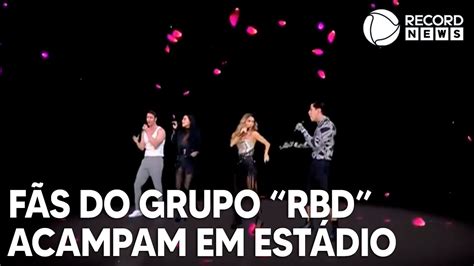 F S Do Grupo Rbd Acampam Na Frente De Est Dio Youtube