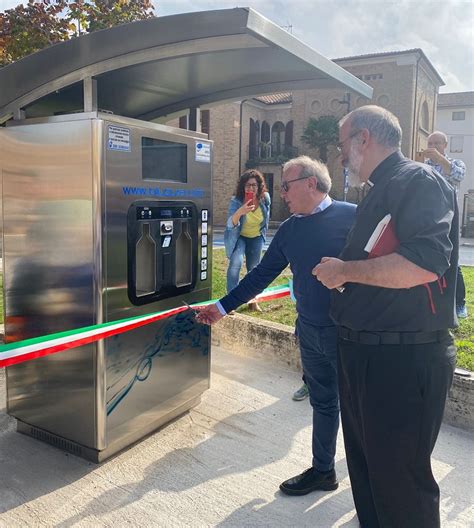 Treia Inaugurate Due Casette Dellacqua Con Poesie Degli Studenti