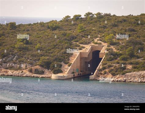 INSEL VIS KROATIEN EUROPA Unterwassertunnel In Der Bucht Von Parja