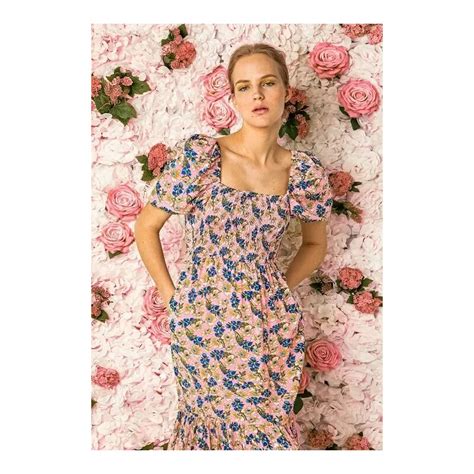 Desiree Μακρύ φόρεμα με λουλουδάτο σχέδιο Εμπριμε - GLAMI.gr