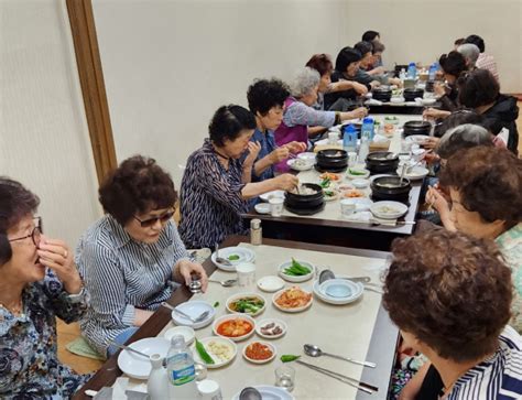 부전1동새마을부녀회 ‘효드림day 경로당 어르신 식사 대접 부산의 대표 정론지 국제신문