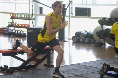 Ídolo do Vasco rasga elogios para Filipe Luís do Flamengo