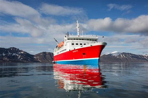 Expedition Cruise Ship, Arctic - LiveAboard.com