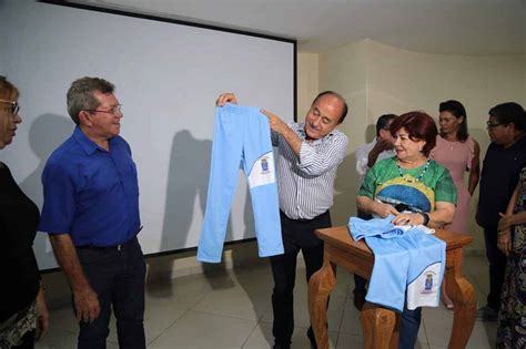 Alunos Da Rede Municipal De Rio Branco V O Receber Kits De Uniformes Em