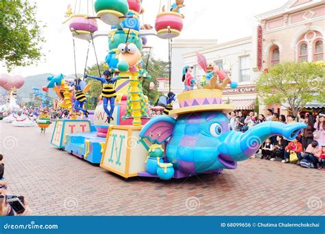 The Show S Characters Walt Disney On Parade At Hong Kong Disneyland