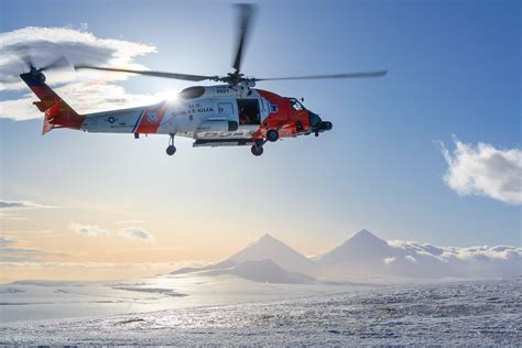 A U S Coast Guard MH 60 Jayhawk Helicopter Assigned To Ko Flickr