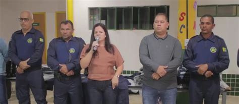 Notícia Barra De Santo Antônio Prefeita Lívia Carla Faz Entrega De