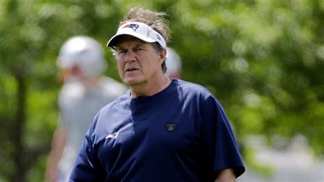 Patriots Coach Bill Belichick Deflects Deflategate Questions