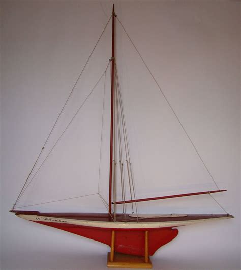 Voilier De Course Le Victorieux 1m Model Sailboat Sailboat Yacht