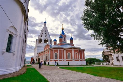 Templo De Tikhvin Icono De La Madre De Dios En Kolomna En La Plaza De