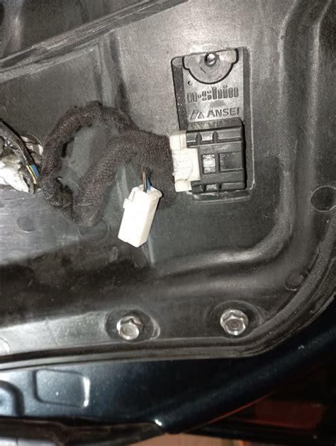 Замок передней правой двери — Mazda 6 (1G) GG, 2,3 л, 2006 года ...