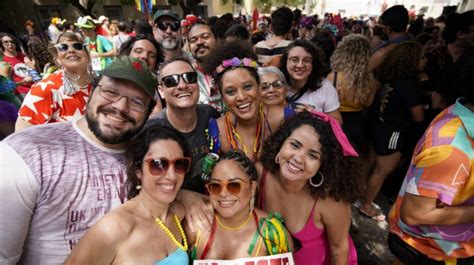 Cortejo Solto Na Buraqueira Anima Carnaval No Bairro Benfica