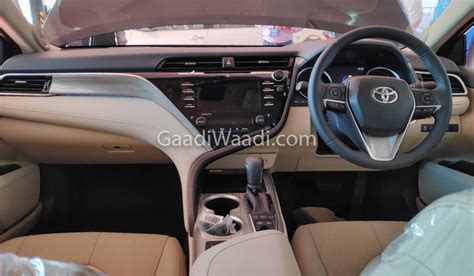 2019 Toyota Camry Hybrid Exterior And Interior Detailed In A Walkaround Video