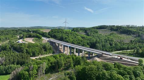 A45 Talbrücke Sterbecke fällt zu Boden Fotos der Sprengung