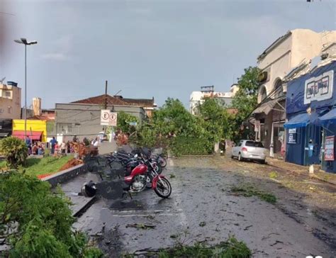 Chuva intensa deixa rastro de destruição em Atibaia