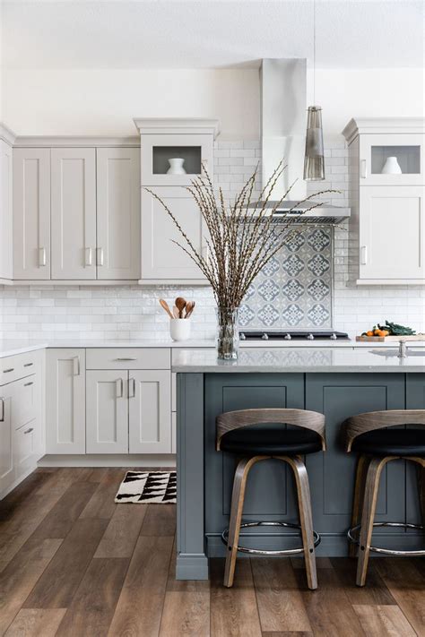 10+ Farmhouse Kitchen Colors 2020