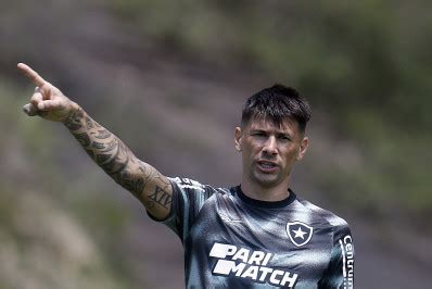 Botafogo faz proposta por volante e oferece Cuesta mais R 7 2 milhões