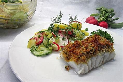 Kabeljau überbacken mit Kartoffel Gurken Radieschen Salat von trekneb