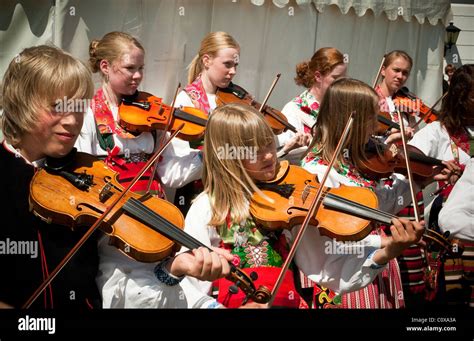 Children plays violin Stock Photo - Alamy