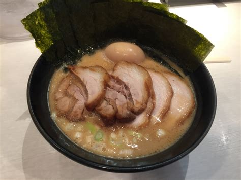 ゴル家 伊勢崎長者町の醤油豚骨ラーメン ただ麺が食べたいだけなんだ