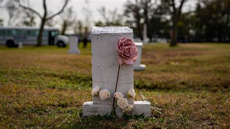 Rikers Island Inmates Offered $6 Per Hour to Dig Mass Graves as COVID-19 Deaths Rise | GQ