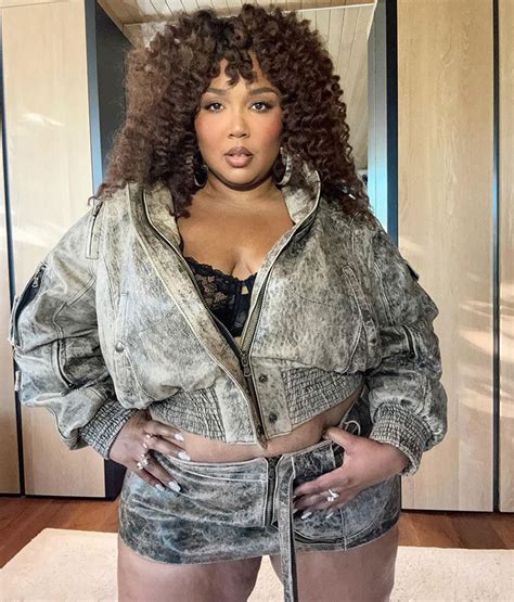 “She Looks Amazing”: Lizzo Shares Before-and-After Look at Weight Loss ...