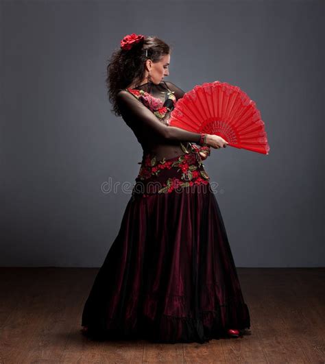 Bailar N Del Flamenco En Alineada Hermosa Foto De Archivo Imagen De