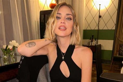 Chiara Ferragni Sfida Ancora Una Volta La Censura Reggiseno