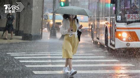 天氣／13縣市大雨特報！「雨區擴大」一路南下 狂轟到入夜