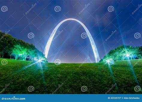 Saint Louis Gateway Arch And Downtown Skyline Editorial Photography