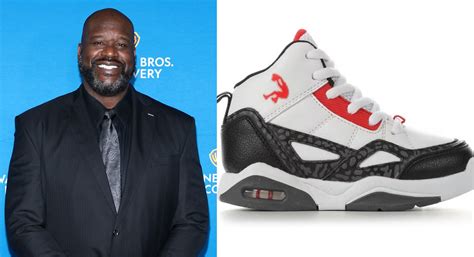 Shaquille O’Neal Signs Young Boy’s Shaq Basketball Shoe at NFL Game ...