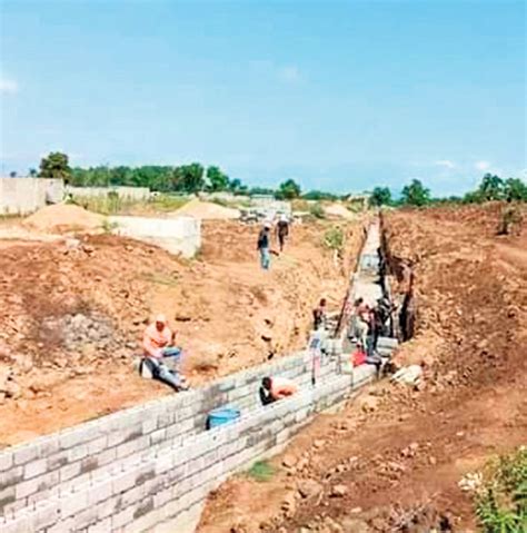 Haitianos Retoman Trabajos De Construir De Canal Para Desviar Agua Del