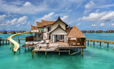 The 12 Best Overwater Villas (and an underwater bedroom) in the ...