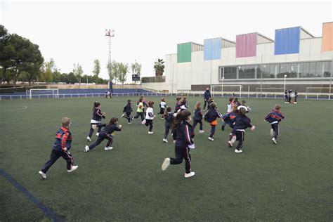 Las escuelas celebran el Día del Deporte en el polideportivo municipal