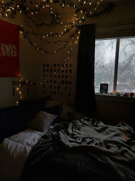 Cozy bed | Dreamy room, Bedroom aesthetic, Aesthetic bedroom