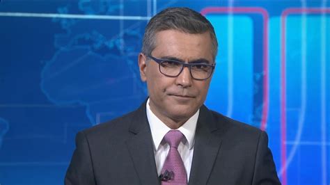 Jornal Nacional Comete Erro Ao Vivo E Deixa Jornalista Em Saia Justa