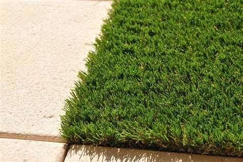 Descubre las ventajas del césped artificial para balcones: La solución ...