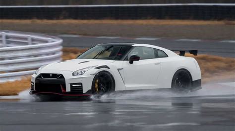 Nissan Améliore La Gt R Nismo Et Présente La 50th Anniversary