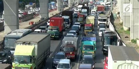 VIDEO Jelang Tahun Baru Tol Jakarta Cikampek Mulai Padat Enamplus