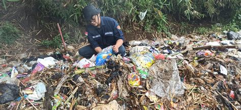 Timbunan Sampah Di Wilayah Desa Padasuka Cibatu Timbulkan