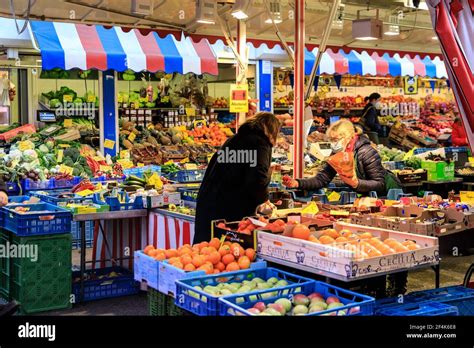 Carlsplatz Markt Indoor Food Market People Shopping At Fruit And