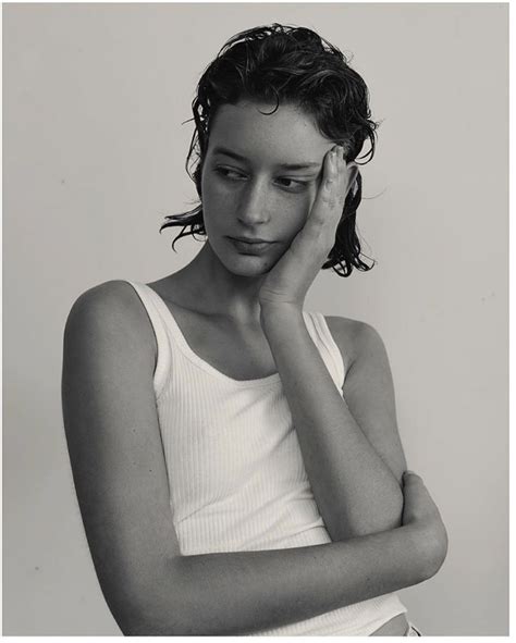 Studio Photography Poses, Photography Posing Guide, Studio Portraits ...